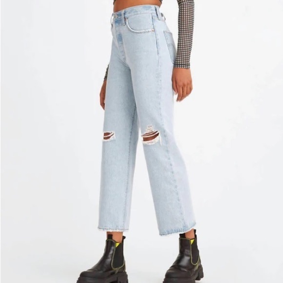 Levi's Denim - Levi’s Ribcage Straight Ankle High Rise Distressed light wash jeans 30